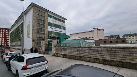 Exterior del colegio Mara Auxiliadora de Lugo