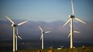 Aerogeneradores en la sierra de A Capelada, uno de los primeros lugares de Galicia donde se instalaron