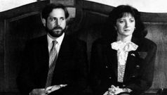 Juan Urquijo y su hermana Miriam, durante el juicio por el asesinato de sus padres, en 1990