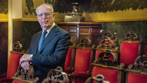 Eduardo D�az-Rubio, en el sal�n de plenos de la Real Academia de Medicina de Espa�a.