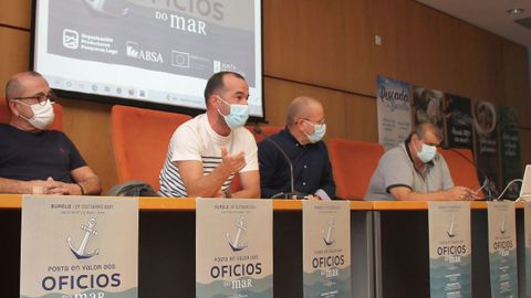 De izquierda a derecha, Raúl Canoura (patrón de Gran Sol), Diego González (patrón de arrastre de litoral), Carlos Eijo (patrón de palangre de superficie) y José Ramón López (patrón de arrastre de litoral)