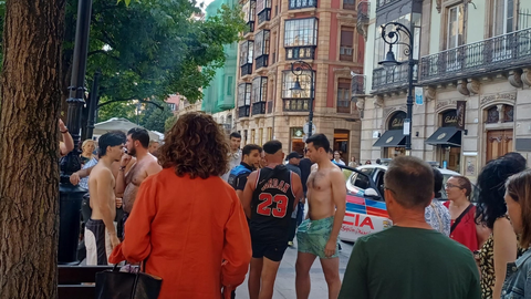 Detención de un hombre por el robo a varios bañistas de la playa de San Lorenzo de Gijón