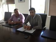 El concejal Fern�ndez Man�n y el regidor de Foz, Javier Jorge Casti�eira, en el sal�n de plenos