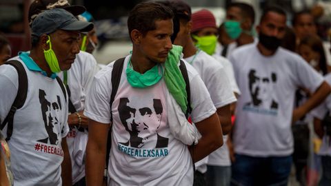 Manifestantes con camisetas con el rostro de Saab, en un acto en demanda de su excarcelacin el pasado mes de febrero