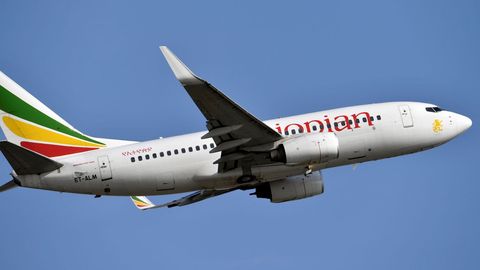Un avión del mismo modelo que el siniestro, un Boeing 737-700, fotografiado el pasado mes de noviembre