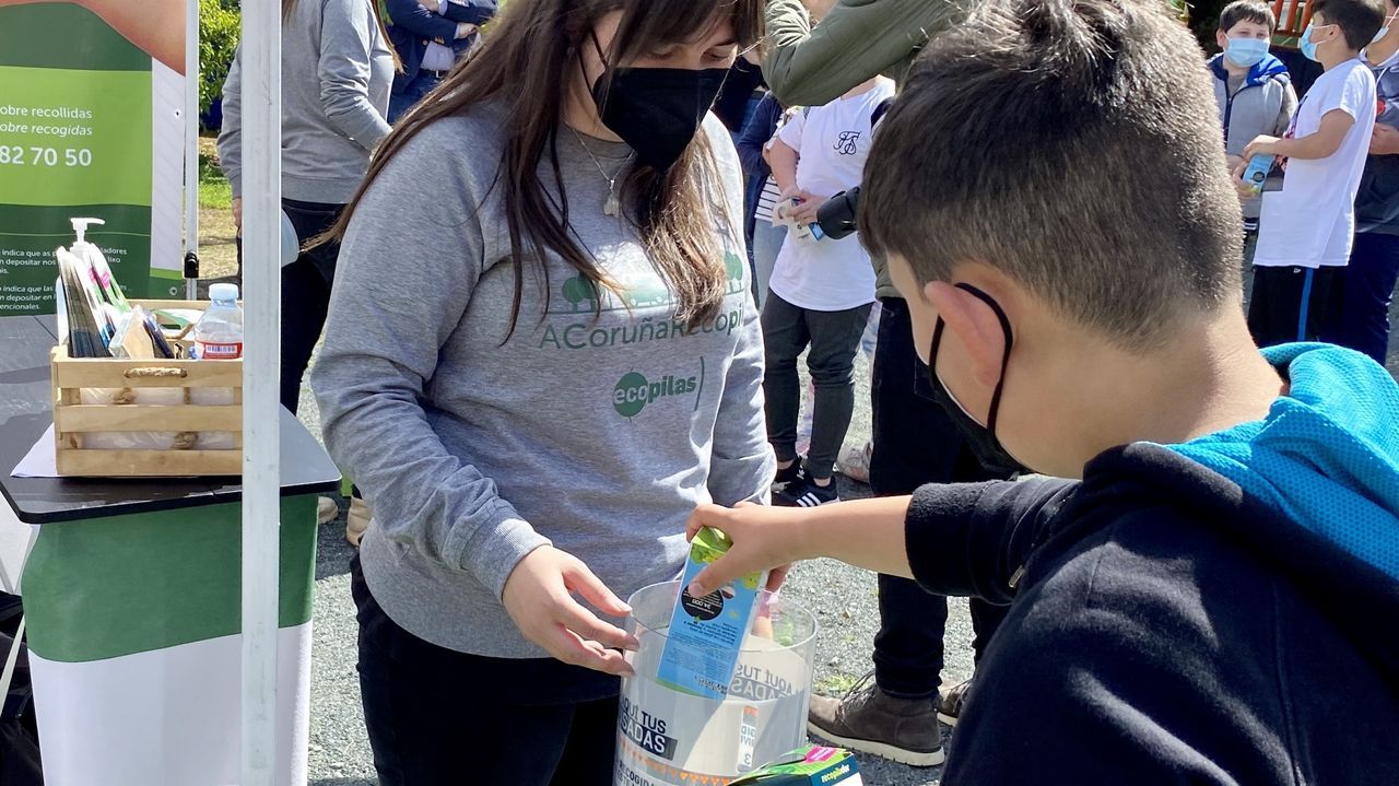 Las imgenes del acto de despedida del buque logstico australiano.Presentacin en Fitur