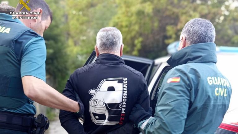 Detenido en Cangas el presunto autor de 23 estafas a comercios por más de 14.000 euros