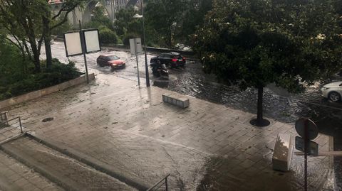 Tormenta en Ourense.La calle Curros Enrquez est inundada