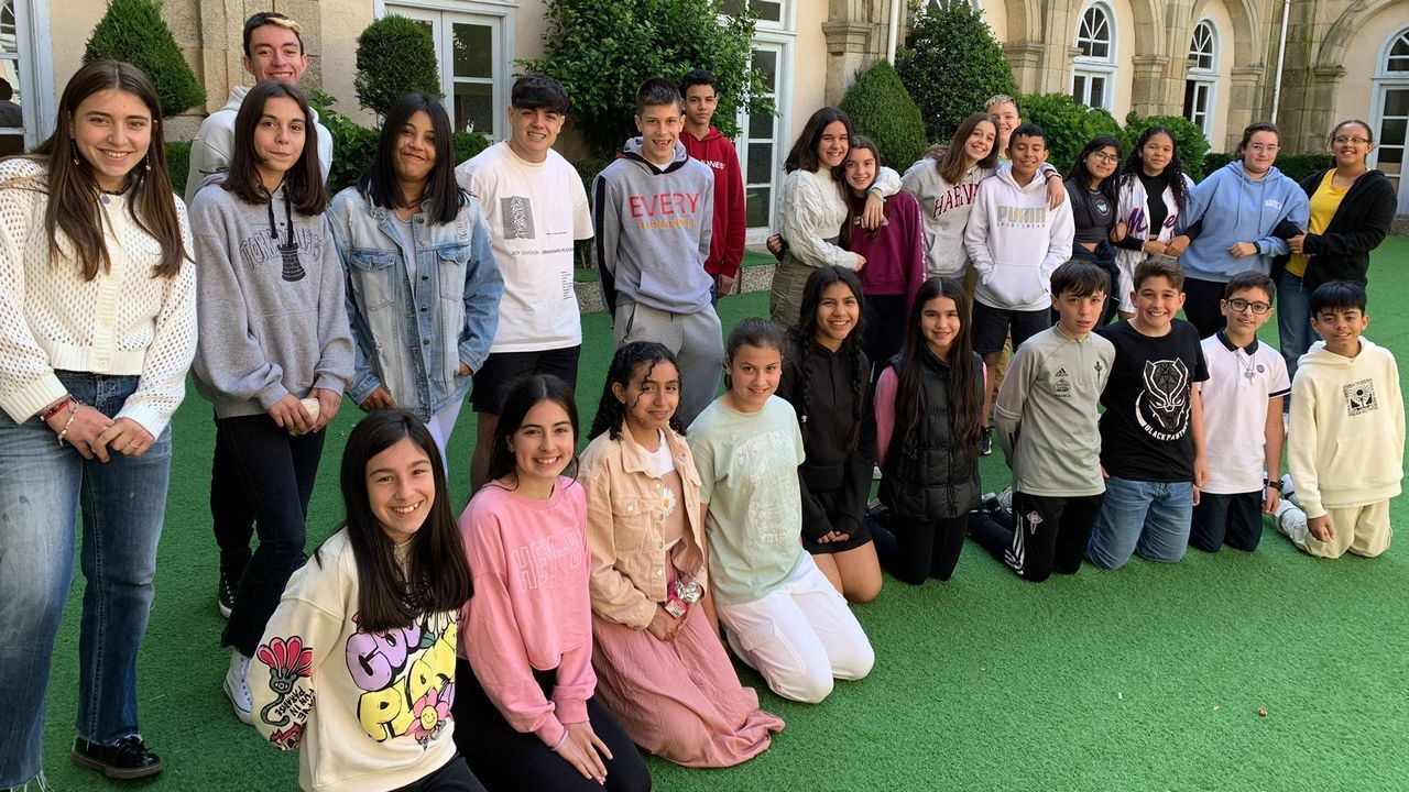 Foto de grupo de los alumnos de ESO del colegio Torre de Lemos que realizaron la encuesta