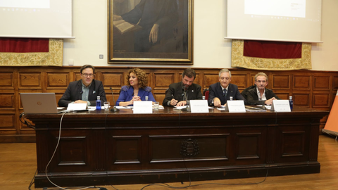 Vel�zquez & Villa Abogados