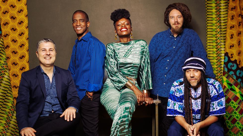 Tráiler de «Aída y Vuelta».Astrid Jones & The Blue Flaps actúan en el Festival de Jazz de Lugo