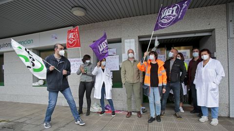 Concentración y paro parcial de trabajadores de Quironprevención, este jueves, en su sede de Pontevedra