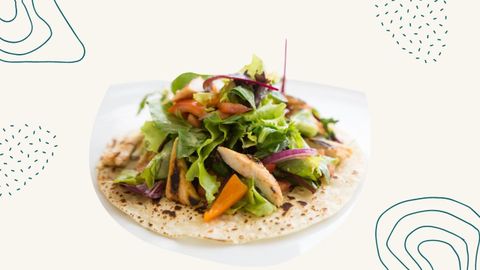 Wrap con verduras, una de las cenas propuestas por nutricionistas.