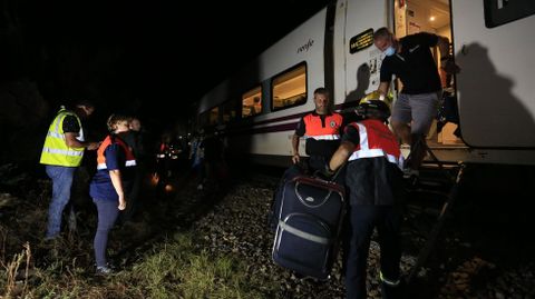 El Alvia entre Barcelona y Galicia descarrila sin heridos cerca de Monforte