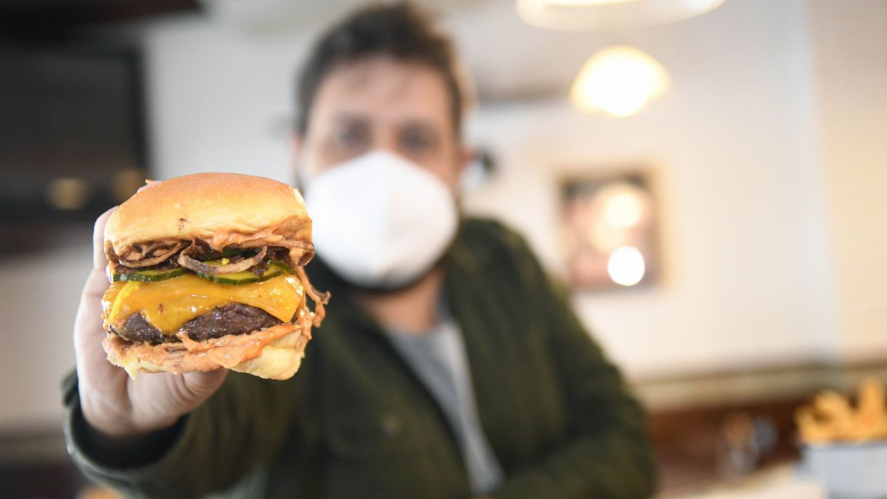 As son las Sisargas, con todos sus encantos.Argentinos Burger, en A Estrada