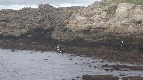 Foto de archivo de mariscadores furtivos en el rea coruesa de O Portio