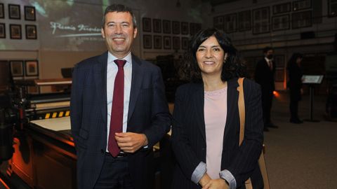 Julio Gonzalo, de Naturgy, con Natalia Barreiro, directiva de Repsol