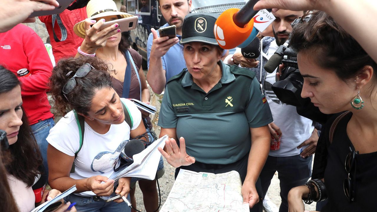 La Guardia Civil informando a los medios