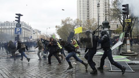 Disturbios en la 53.ª jornada de protestas en París, cuando se cumple un año del movimientos de los chalecos amarillos