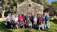 Grupo de Alumni USC en la ermita de Santiaguio.