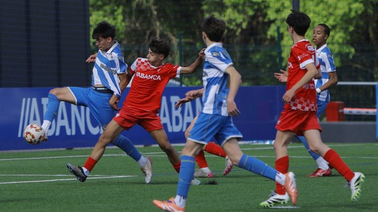 El Val Miñor sella la permanencia con un triunfo ante el Deportivo
