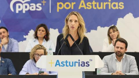 La diputada del PP en el Congreso Cayetana �lvarez de Toledo, interviene en un acto del partido en Oviedo.