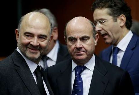 De Guindos, ayer junto al comisario europeo de Asuntos Econmicos, el francs Moscovici. 
