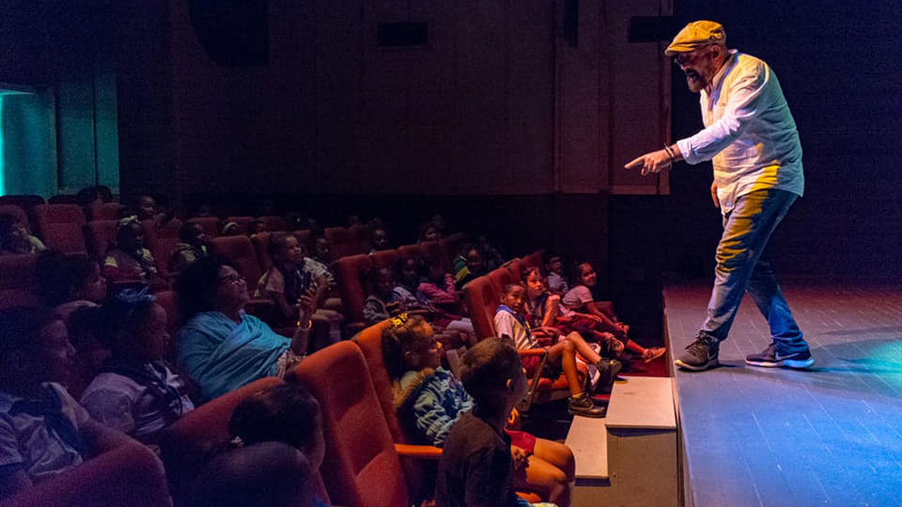 David Acera en uno de sus espect�culos en Cuba