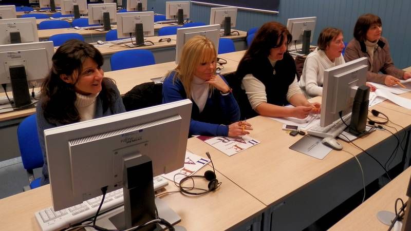 Los anticuarios sarrianos celebraron una reuni�n para organizar la feria