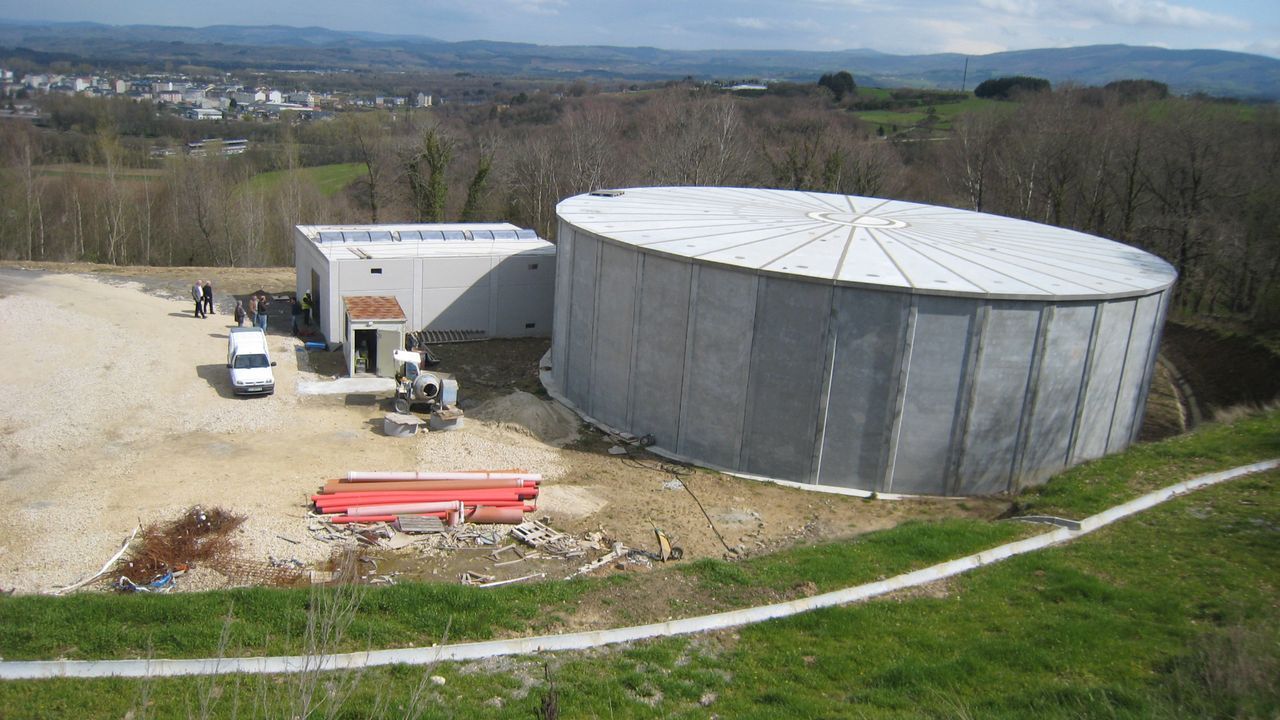 Im�genes que dej� un soleado domingo de carnaval.El accidente se produjo cerca de la depuradora de Sarria