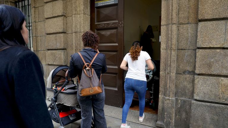 El Supremo estudia el 13 de mayo si paraliza la regularización de inmigrantes