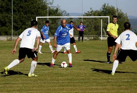B�scate en la Vuelta a Espa�a a su paso por Ancares.Los futbolistas del Atl�tico Escair�n certificaron una gran pretemporada durante el verano. 
