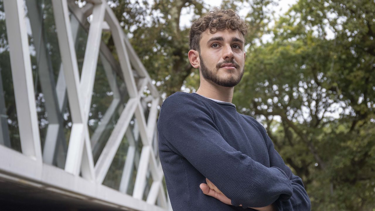 El joven compostelano regresar a Holanda para completar su formacin en ingeniera aeroespacial