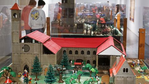 A mostra consta de cinco dioramas con distintas recreacións