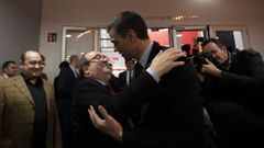 Miquel Iceta abraza a Pedro Snchez, este viernes, en Barcelona