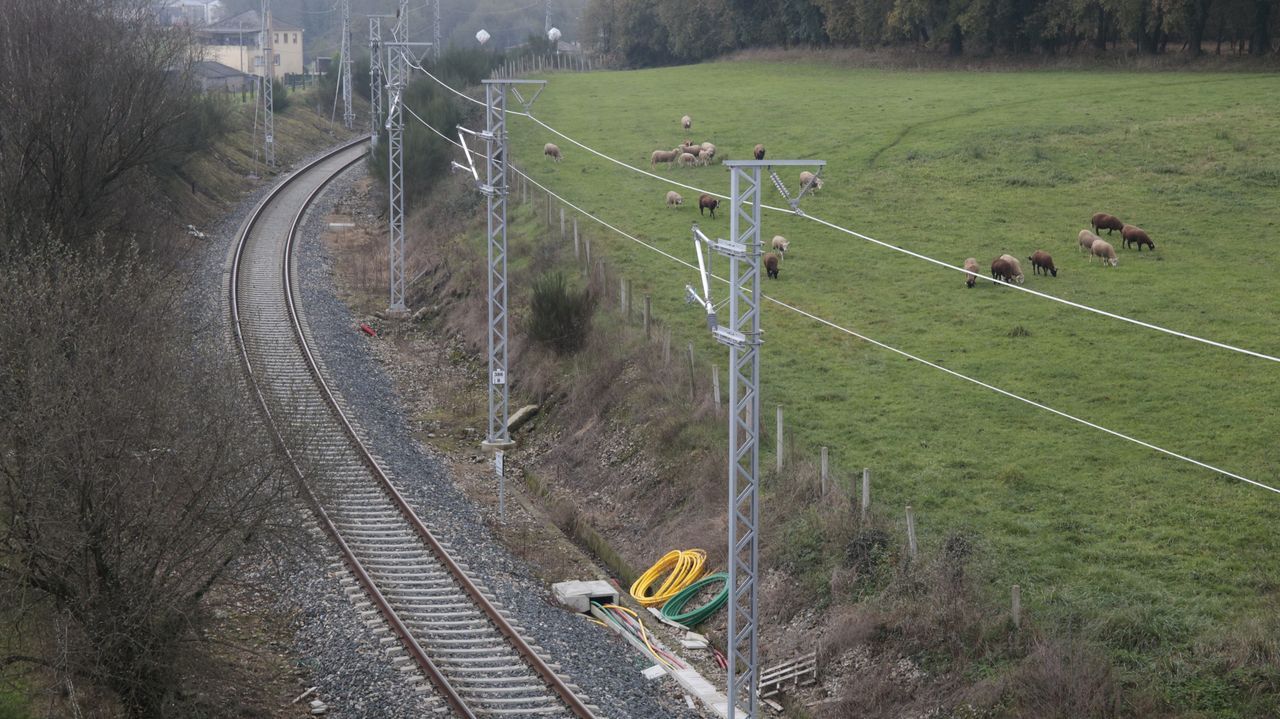 ExposicinXeracin Lder en Sarria.Los ladrones saltan a la va para robar cables con cobre