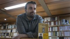 Ramos presentou na librara Couceiro de Santiago a novela Os corpos dos Romanov.