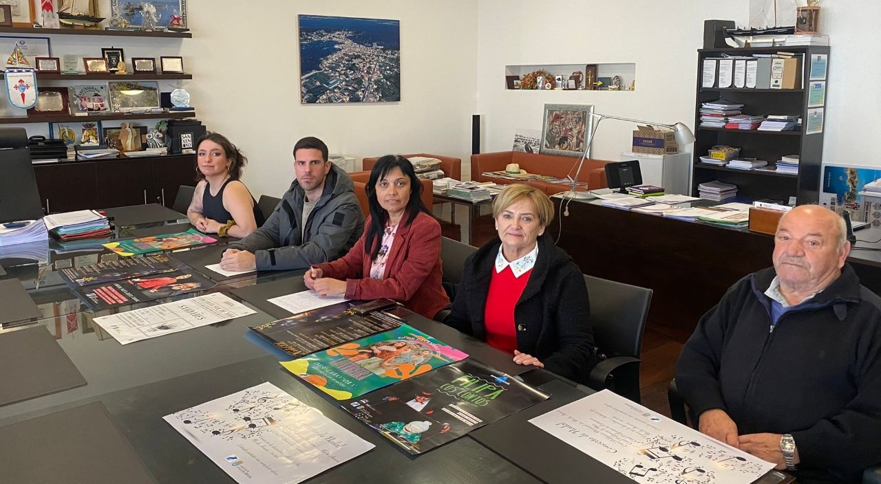 Ferrolterra brilla con las luces de la Nadal.Acto de presentacin da programacin de Nadal celebrado no Concello da Illa