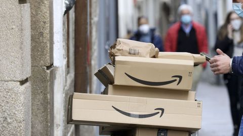 Amazon deja probar la ropa en casa antes de pagarla