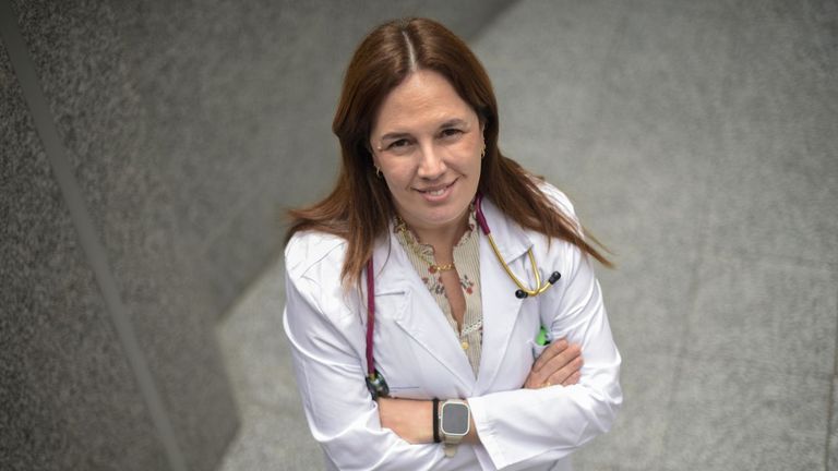 Estela Fernández, digestóloga del CHOP pontevedrés: «La consulta de transición mejora la evolución de la enfermedad inflamatoria intestinal»