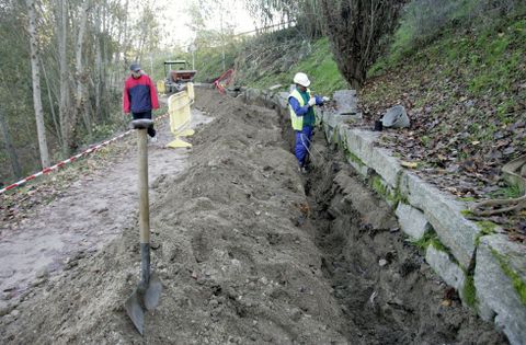 Obras de mejora en el paseo fluvial de las riberas del ro Mio en Ourense. 