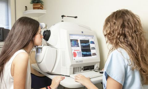 La tomografa de coherencia ptica se utiliza de forma rutinaria para detectar problemas en la retina.