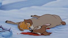 Fotograma del filme «Bambi» (1942) que recoge el momento en que el cervatillo llora a su madre muerta.