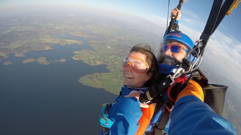A 220 kilómetros por hora y a 3.000 metros de altura: «Me tiré en paracaídas y mi abuela se está enterando ahora»