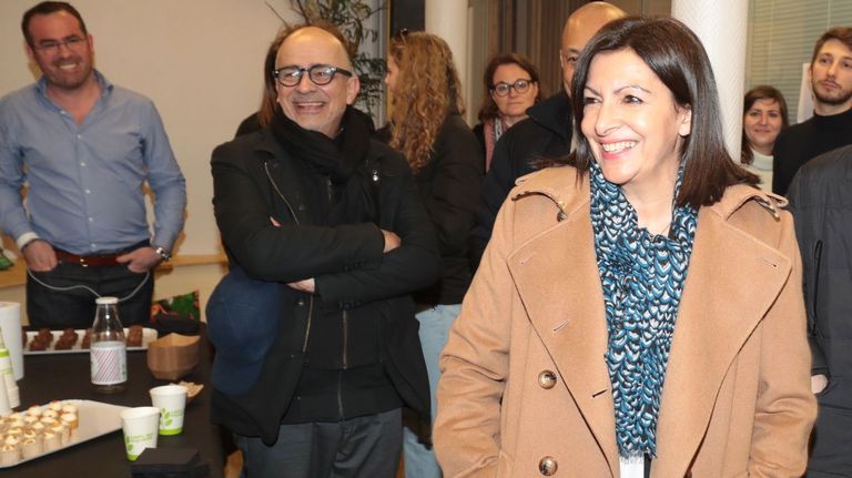 Anne Hidalgo, alcaldesa de París, se impondría a Dati por una amplia victoria, según las estimaciones