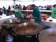 Un momento de la preparaci�n de los caracoles