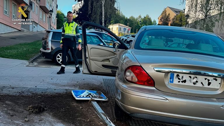 Detenido en Oleiros tras una fuga temeraria por la N-6 bajo los efectos de las drogas