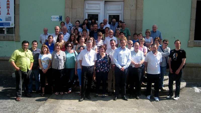 Rub�n y Anthony pugnan por un bal�n en el partido de ida en el Hermanos Somoza.