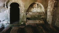 Tumbas en el monasterio de San Pedro de Rocas