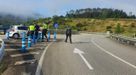Agentes de la Guardia Civil de Lugo durante la intercepcin de un hombre que pas a 200 kilmetros por hora por la A-6